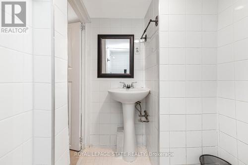 47 Clyde Street, Hamilton (Stipley), ON - Indoor Photo Showing Bathroom