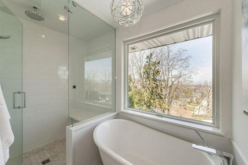 Opulent ensuite! - 31 Hilts Drive, Hamilton, ON - Indoor Photo Showing Bathroom