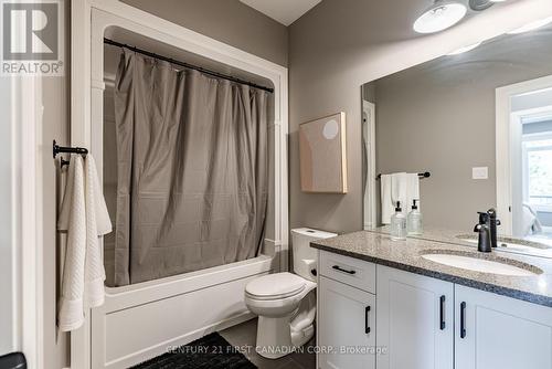 92 Queen Street, North Middlesex, ON - Indoor Photo Showing Bathroom