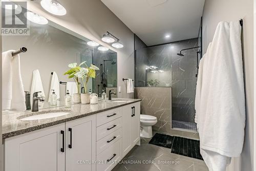 92 Queen Street, North Middlesex, ON - Indoor Photo Showing Bathroom