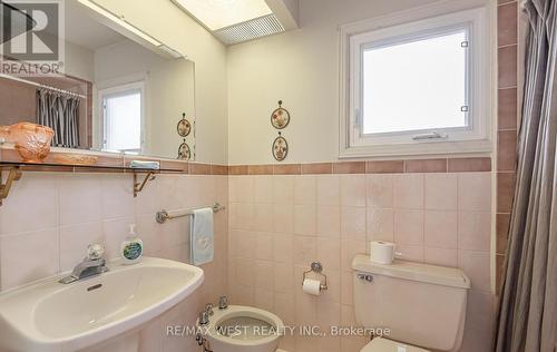10 Oldham Crescent, Brampton, ON - Indoor Photo Showing Bathroom