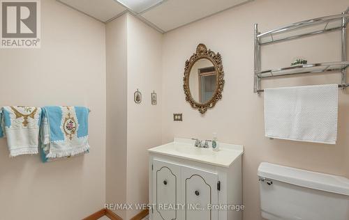 10 Oldham Crescent, Brampton, ON - Indoor Photo Showing Bathroom