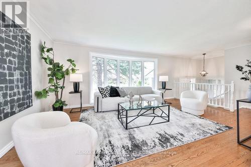 296 Lakeview Avenue, Burlington, ON - Indoor Photo Showing Living Room