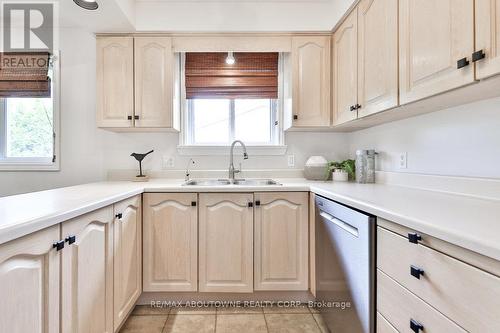 296 Lakeview Avenue, Burlington, ON - Indoor Photo Showing Kitchen