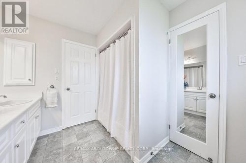 296 Lakeview Avenue, Burlington, ON - Indoor Photo Showing Bathroom