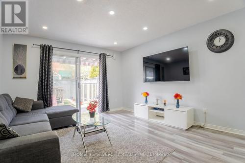 77 Ural Circle, Brampton, ON - Indoor Photo Showing Living Room