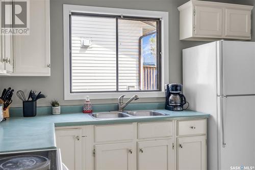 535 Bowman Lane, Saskatoon, SK - Indoor Photo Showing Kitchen With Double Sink