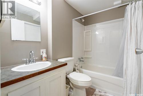 535 Bowman Lane, Saskatoon, SK - Indoor Photo Showing Bathroom