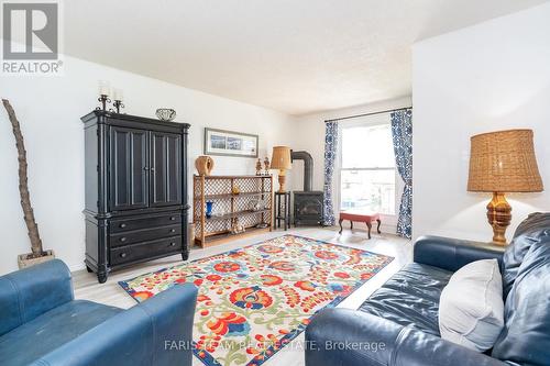 200 Ethel Park Drive, Brock, ON - Indoor Photo Showing Living Room