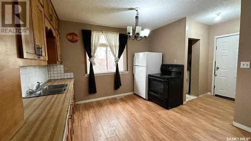 1250 Elliott Street, Regina, SK - Indoor Photo Showing Kitchen With Double Sink