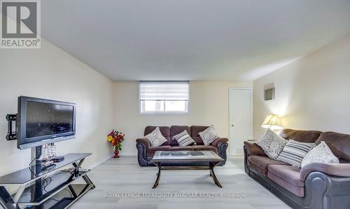 902 - 565 Greenfield Avenue, Kitchener, ON - Indoor Photo Showing Living Room