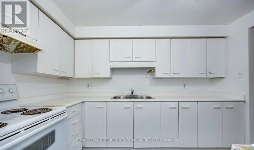 902 - 565 Greenfield Avenue, Kitchener, ON - Indoor Photo Showing Kitchen With Double Sink