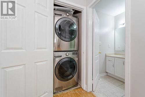 18 Polar Bear Place, Brampton, ON - Indoor Photo Showing Laundry Room