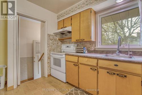 314 Strathcona Drive, Burlington, ON - Indoor Photo Showing Kitchen