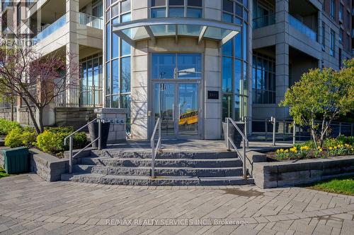 624 - 2480 Prince Michael Drive, Oakville, ON - Outdoor With Balcony