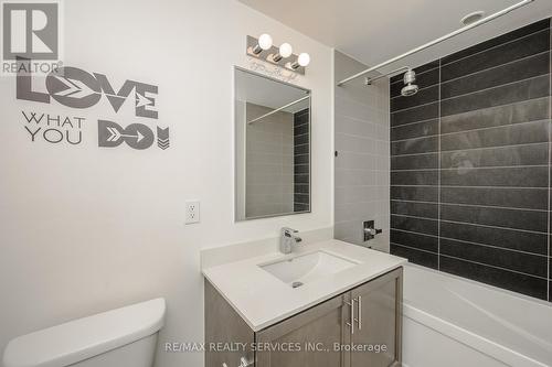 624 - 2480 Prince Michael Drive, Oakville, ON - Indoor Photo Showing Bathroom