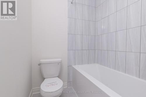 34 Attwater Drive E, Cambridge, ON - Indoor Photo Showing Bathroom