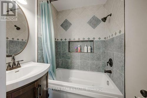 1208 Guildwood Boulevard, London, ON - Indoor Photo Showing Bathroom