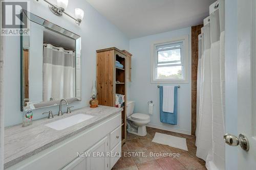 1208 Guildwood Boulevard, London, ON - Indoor Photo Showing Bathroom