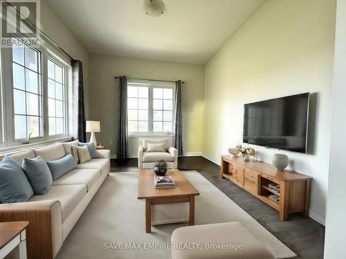 6313 Dores Drive, Niagara Falls, ON - Indoor Photo Showing Living Room
