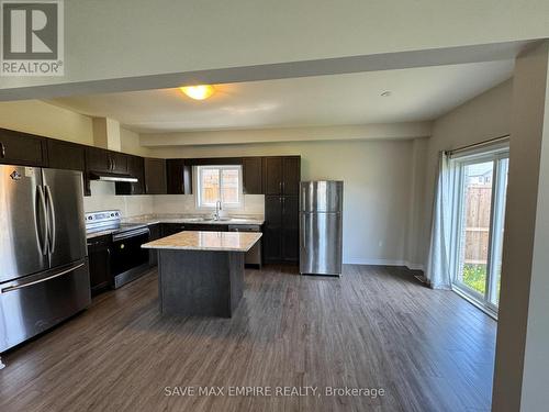 6313 Dores Drive, Niagara Falls, ON - Indoor Photo Showing Kitchen