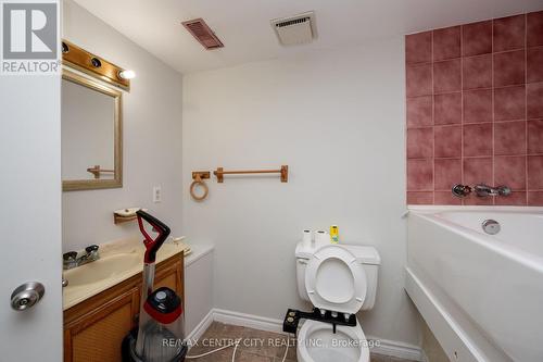 10 Locust Crescent, London, ON - Indoor Photo Showing Bathroom