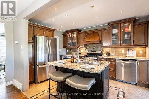 709 Galloway Crescent, London, ON - Indoor Photo Showing Kitchen With Upgraded Kitchen