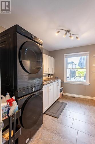 709 Galloway Crescent, London, ON - Indoor Photo Showing Laundry Room