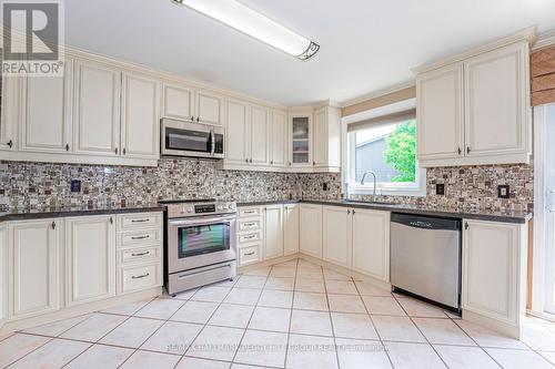 11 White Pine Place, Barrie, ON - Indoor Photo Showing Kitchen With Stainless Steel Kitchen