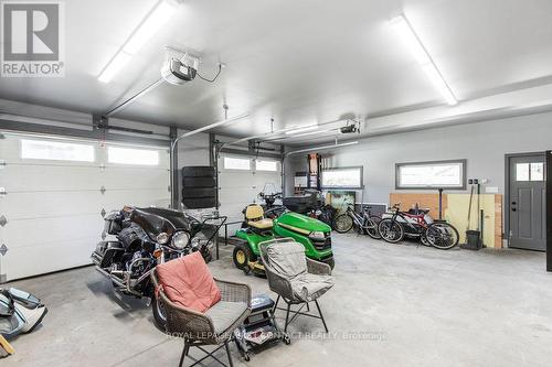 81 Parkside Drive, Oro-Medonte, ON - Indoor Photo Showing Garage