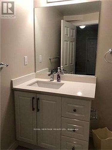 1329 Wallig  (Lower) Avenue, Oshawa, ON - Indoor Photo Showing Bathroom