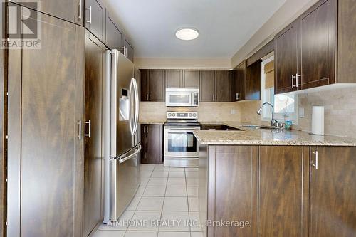 2502 Burnford Trail, Mississauga, ON - Indoor Photo Showing Kitchen