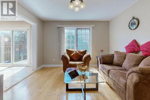 2502 Burnford Trail, Mississauga, ON - Indoor Photo Showing Living Room