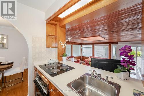 56 Campbell Drive, Brampton, ON - Indoor Photo Showing Kitchen