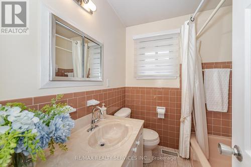 56 Campbell Drive, Brampton, ON - Indoor Photo Showing Bathroom