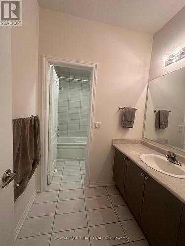 517 Dundas Street E, Oakville, ON - Indoor Photo Showing Bathroom