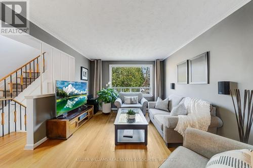 1247 Bray Court, Mississauga, ON - Indoor Photo Showing Living Room