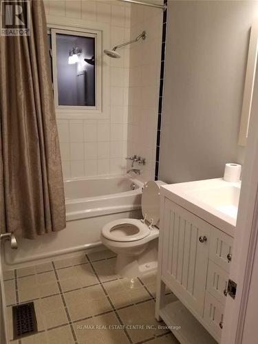 363 Duncombe Drive, Burlington, ON - Indoor Photo Showing Bathroom