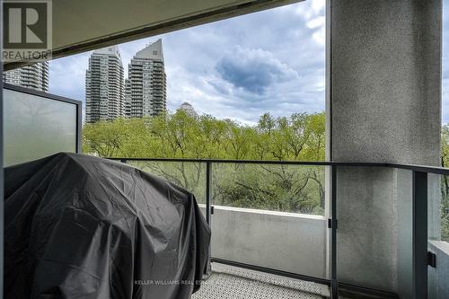 413 - 10 Park Lawn Road, Toronto, ON -  With Exterior