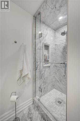 604 - 2060 Lakeshore Road, Burlington, ON - Indoor Photo Showing Bathroom
