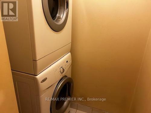 2908 - 1001 Bay Street, Toronto, ON - Indoor Photo Showing Laundry Room
