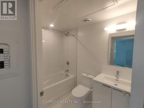 806 - 238 Simcoe Street, Toronto, ON - Indoor Photo Showing Bathroom