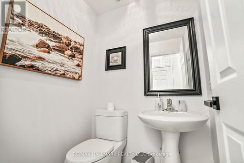 32 Harkness Drive, Whitby, ON - Indoor Photo Showing Bathroom