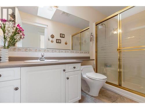 750 Douglas Road, West Kelowna, BC - Indoor Photo Showing Bathroom