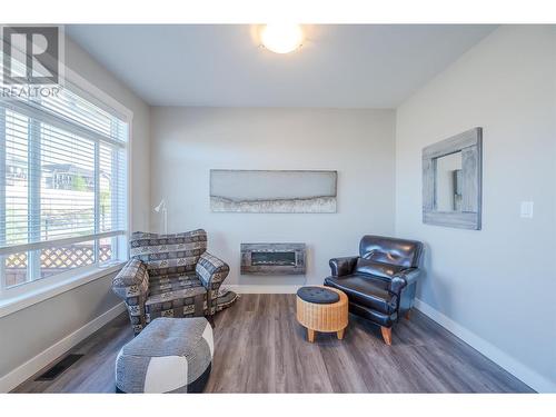 1115 Holden Road Unit# 132, Penticton, BC - Indoor Photo Showing Living Room With Fireplace