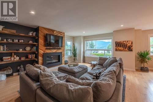 144 Vancouver Place, Penticton, BC - Indoor Photo Showing Living Room With Fireplace