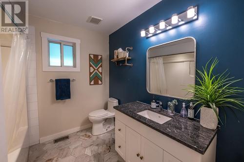 144 Vancouver Place, Penticton, BC - Indoor Photo Showing Bathroom