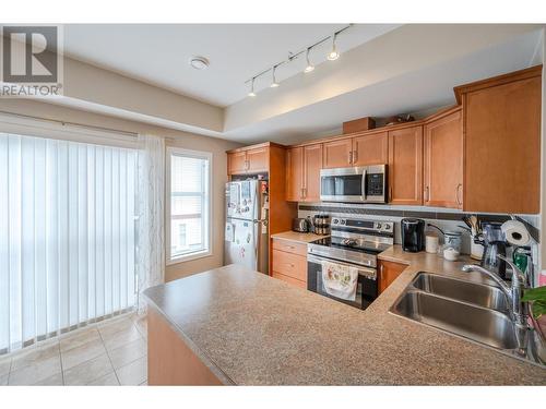 3363 Wilson Street Unit# 126, Penticton, BC - Indoor Photo Showing Kitchen With Double Sink
