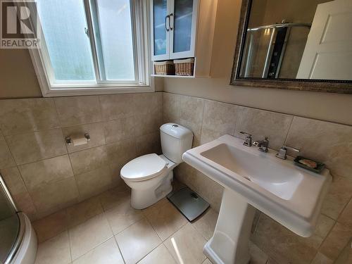4901 Straume Avenue, Terrace, BC - Indoor Photo Showing Bathroom