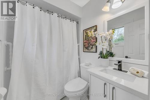 371 Erin Trail, Newmarket, ON - Indoor Photo Showing Bathroom